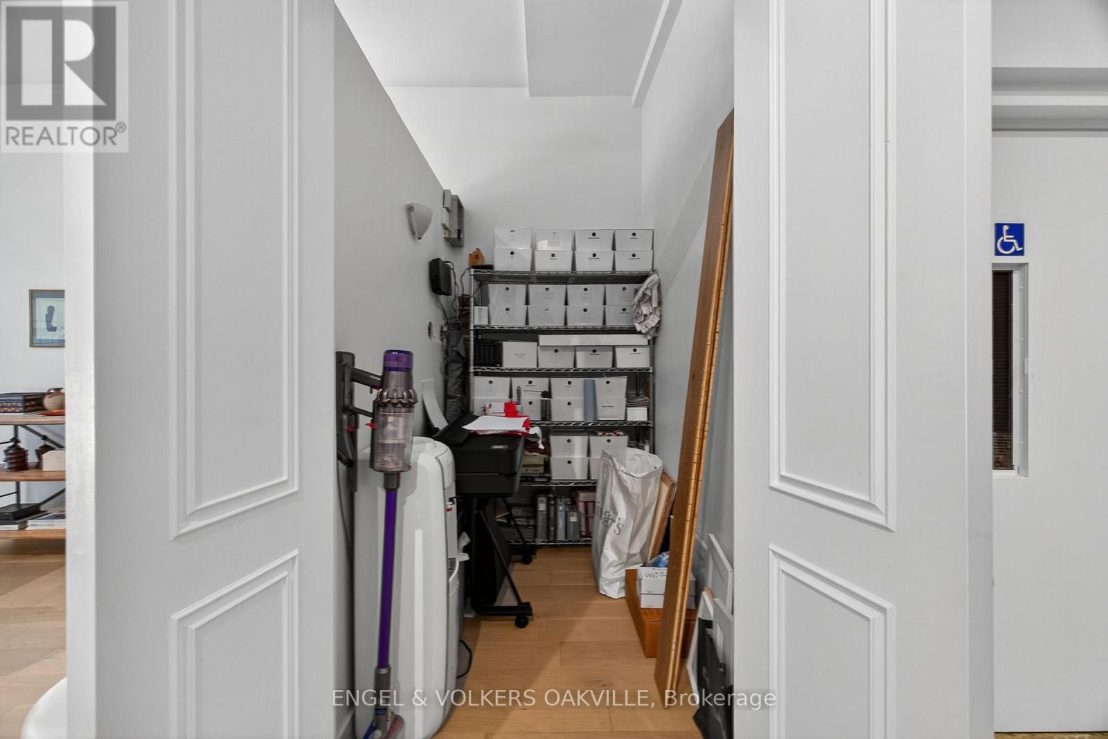 200 - 145 Lakeshore Road E, Oakville, Ontario  L6J 1H3 - Photo 12 - W12565372