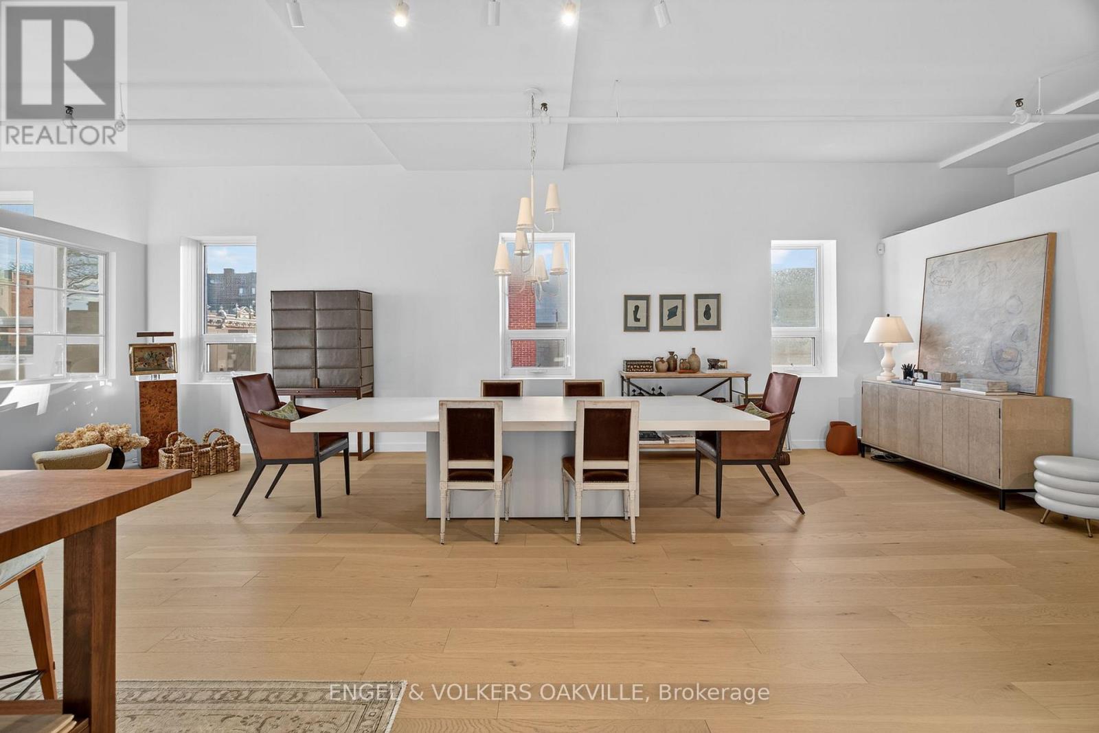 200 - 145 Lakeshore Road E, Oakville, Ontario  L6J 1H3 - Photo 13 - W12565372