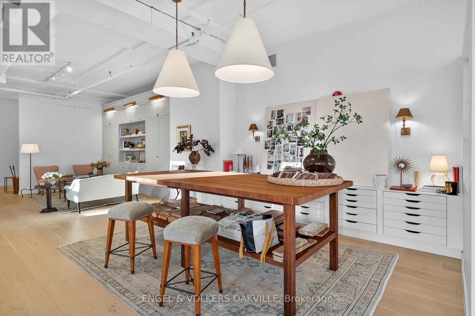 200 - 145 Lakeshore Road E, Oakville, Ontario  L6J 1H3 - Photo 16 - W12565372