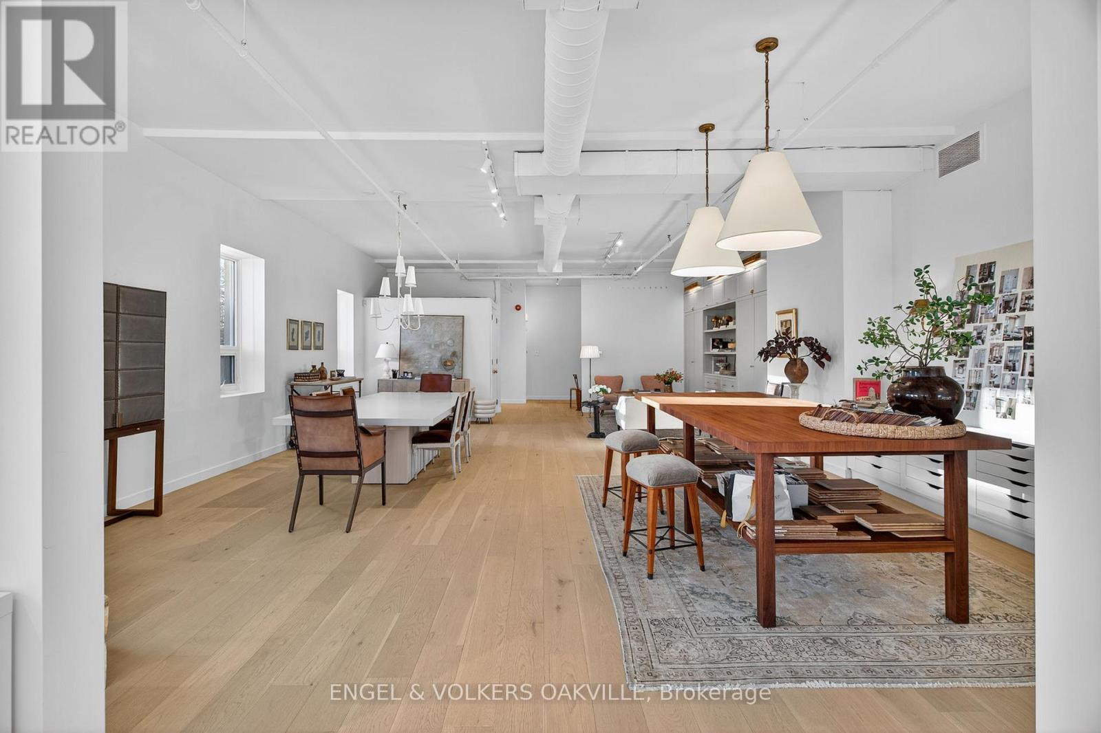 200 - 145 Lakeshore Road E, Oakville, Ontario  L6J 1H3 - Photo 17 - W12565372