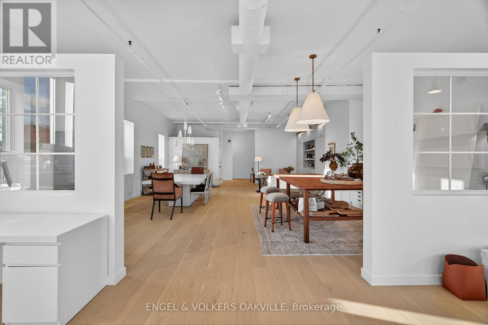 200 - 145 Lakeshore Road E, Oakville, Ontario  L6J 1H3 - Photo 18 - W12565372