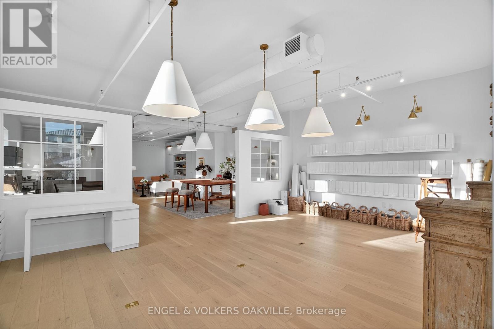 200 - 145 Lakeshore Road E, Oakville, Ontario  L6J 1H3 - Photo 19 - W12565372