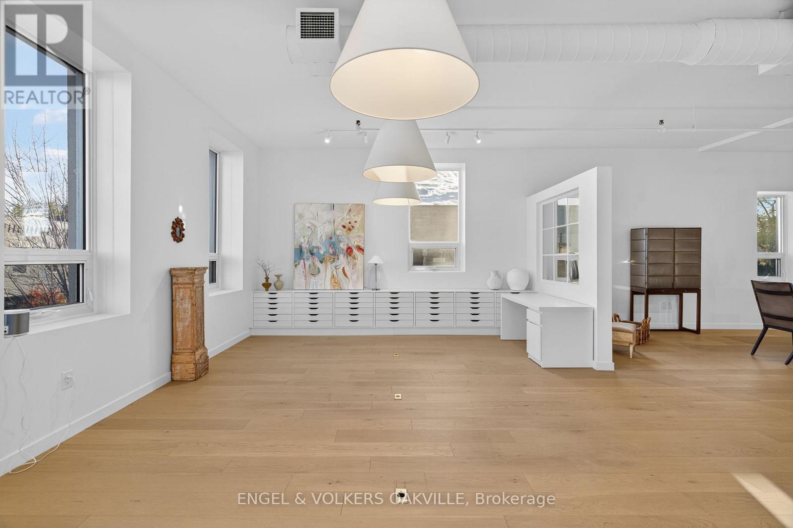 200 - 145 Lakeshore Road E, Oakville, Ontario  L6J 1H3 - Photo 20 - W12565372