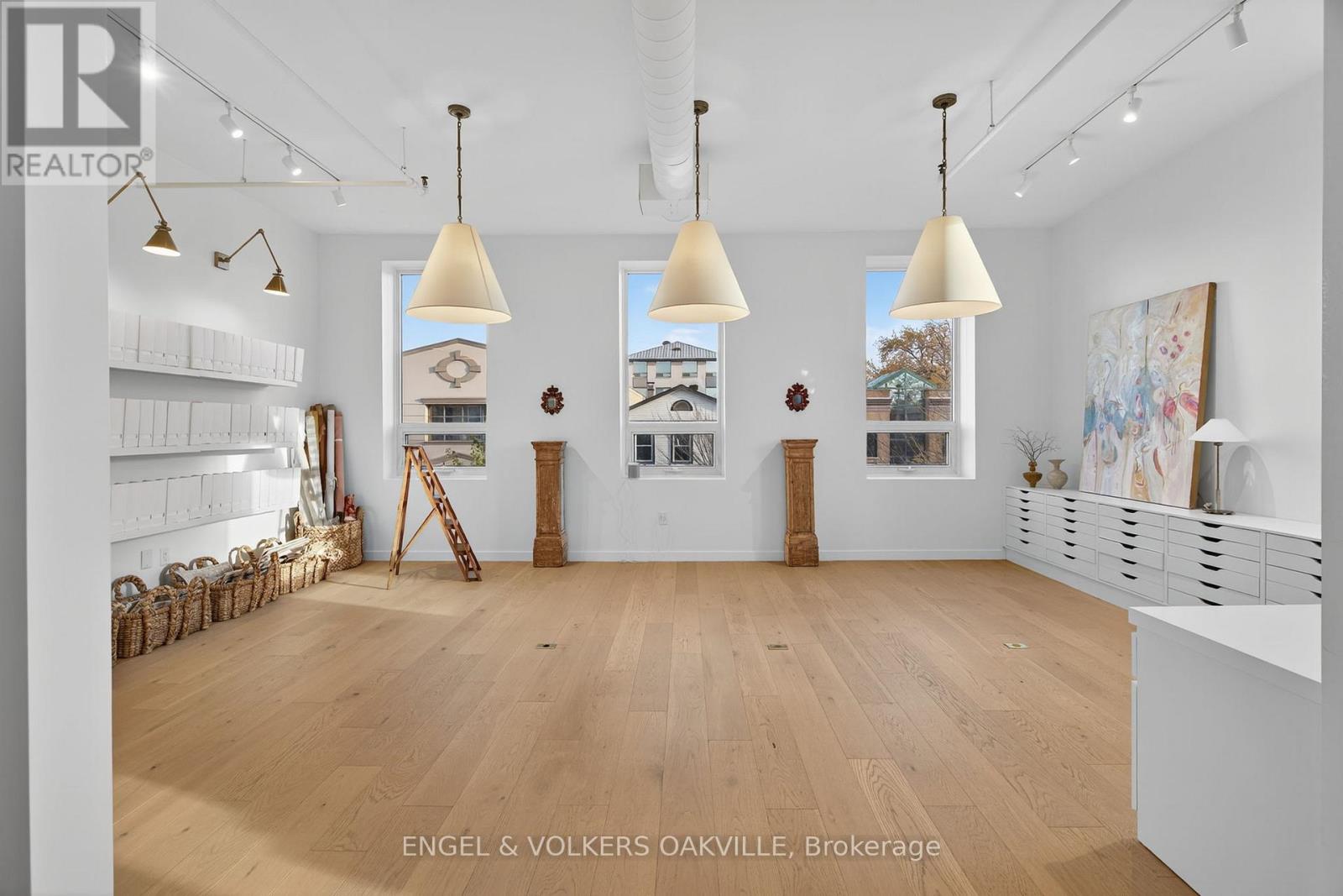 200 - 145 Lakeshore Road E, Oakville, Ontario  L6J 1H3 - Photo 22 - W12565372