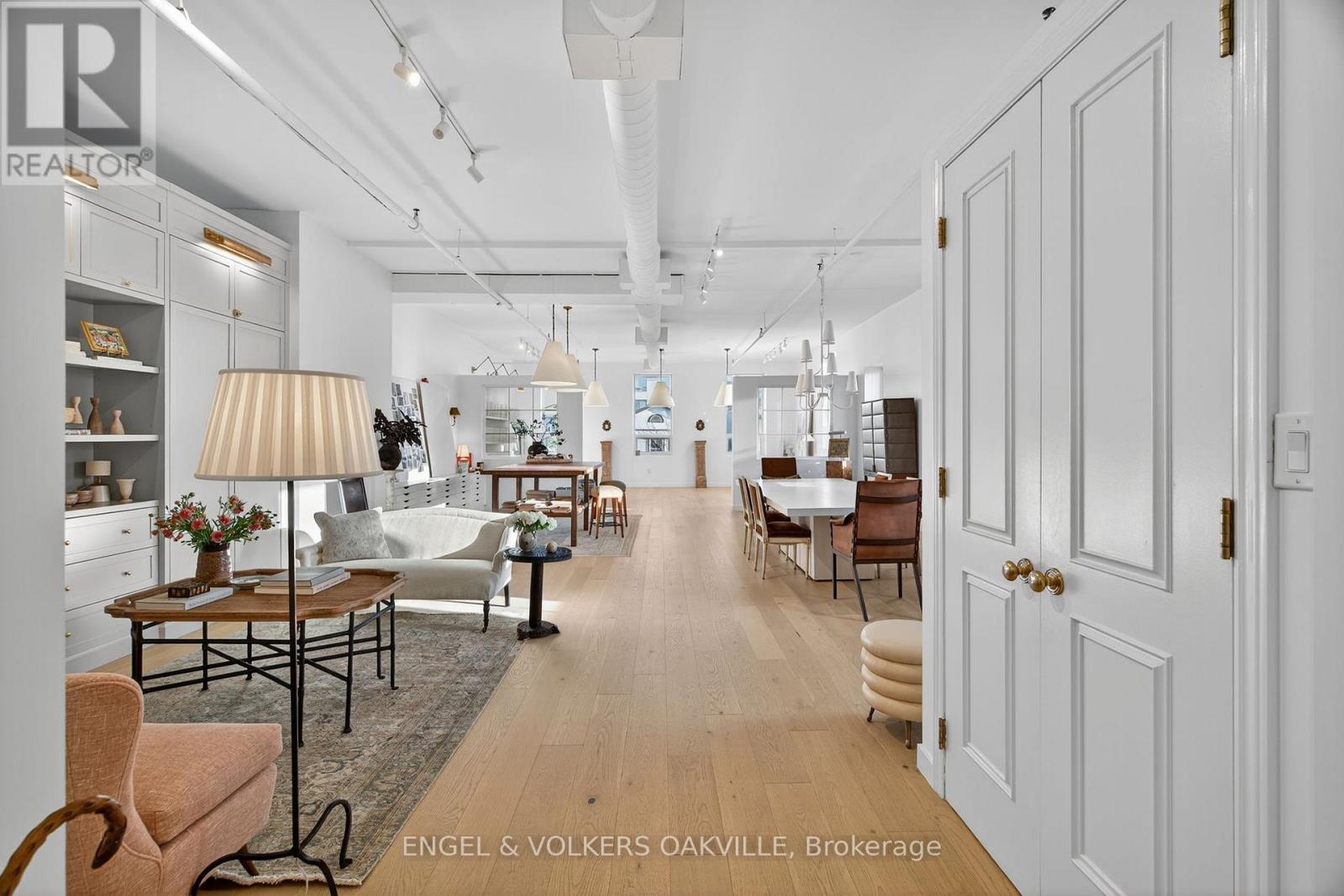 200 - 145 Lakeshore Road E, Oakville, Ontario  L6J 1H3 - Photo 27 - W12565372