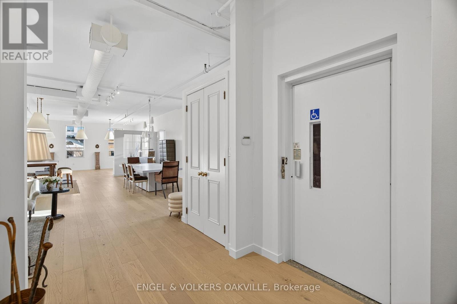 200 - 145 Lakeshore Road E, Oakville, Ontario  L6J 1H3 - Photo 28 - W12565372