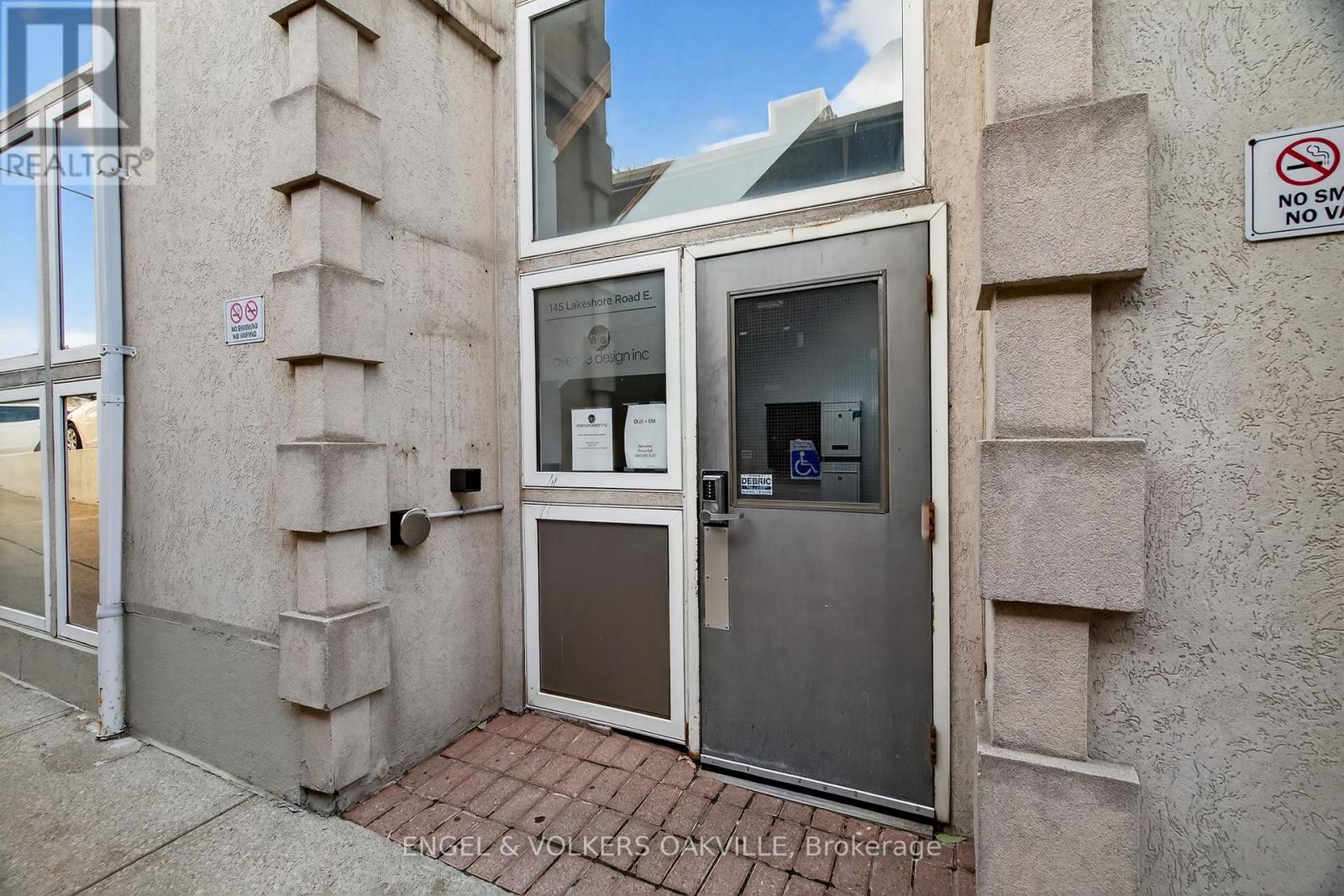 200 - 145 Lakeshore Road E, Oakville, Ontario  L6J 1H3 - Photo 3 - W12565372