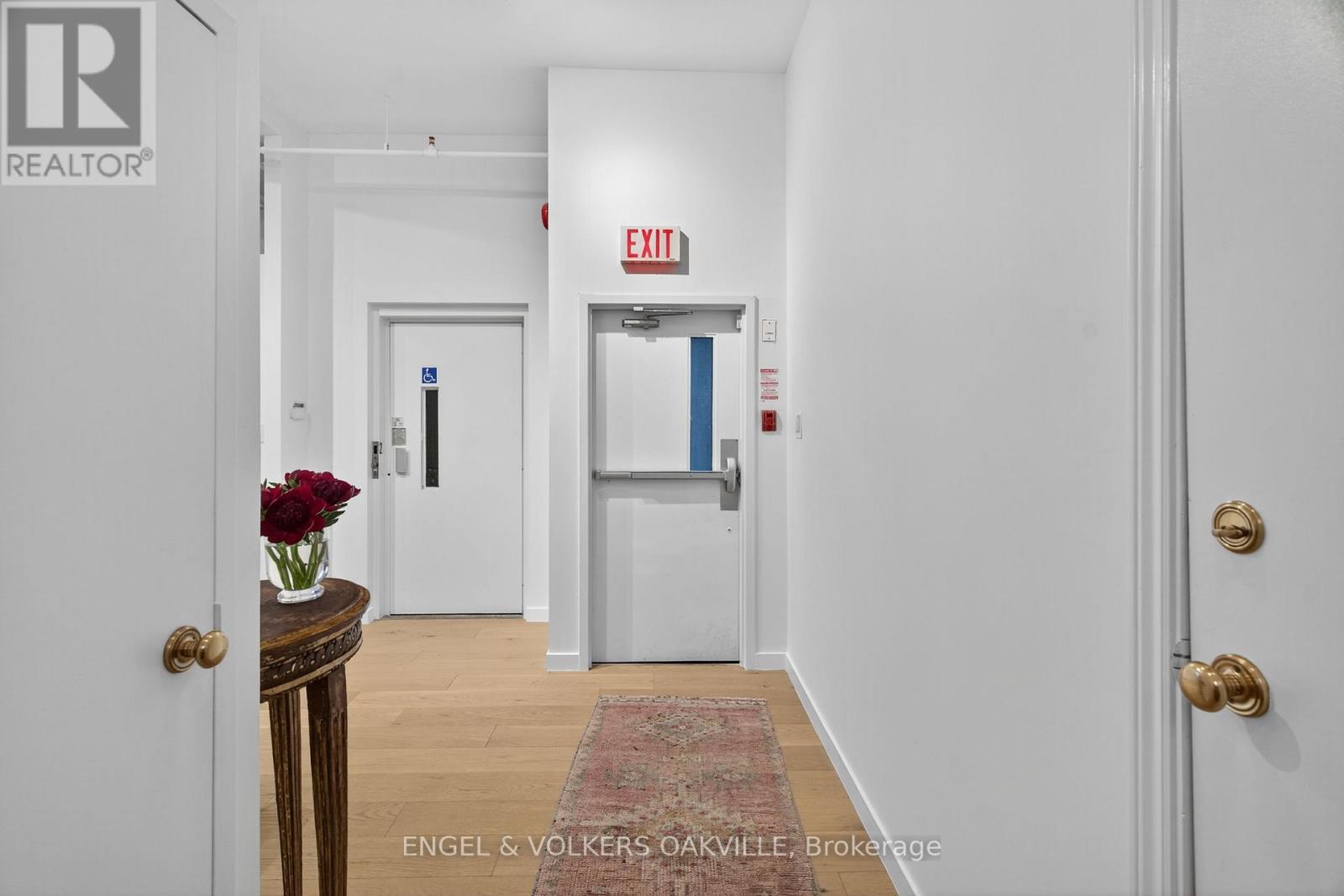 200 - 145 Lakeshore Road E, Oakville, Ontario  L6J 1H3 - Photo 6 - W12565372