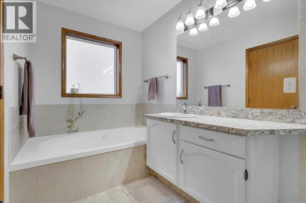 507 Sheep River Close, Okotoks, Alberta T1S 1S4 - Photo 29 - A2271137