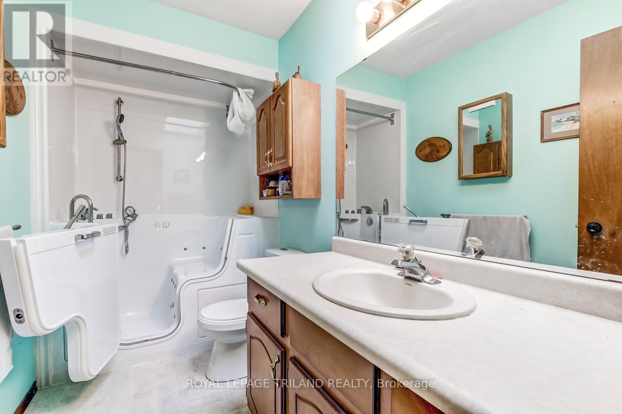 306 Highview Drive, St. Thomas, Ontario  N5R 5W9 - Photo 10 - X12565414