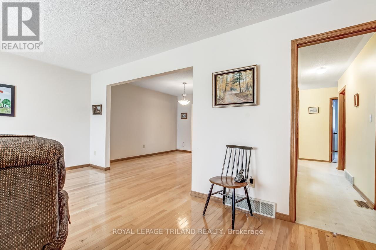 306 Highview Drive, St. Thomas, Ontario  N5R 5W9 - Photo 3 - X12565414