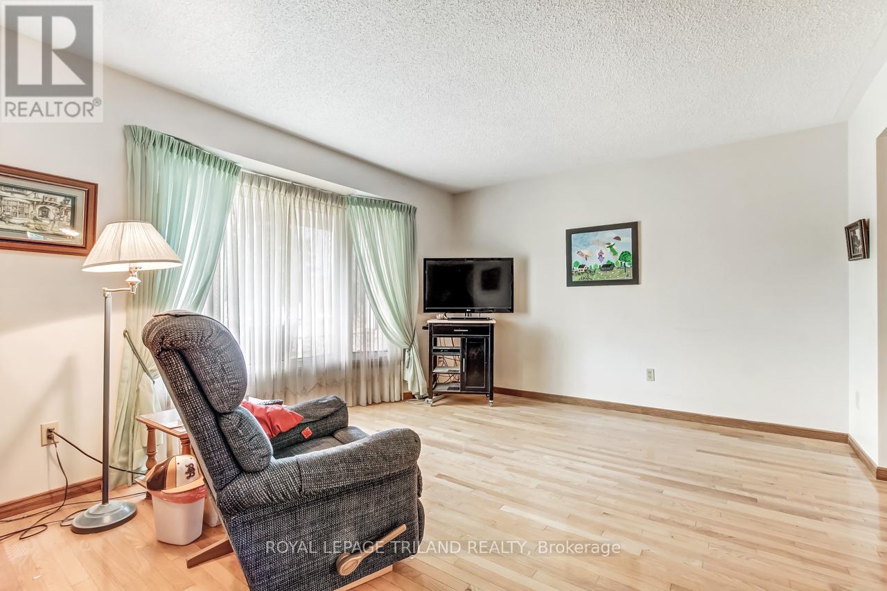 306 Highview Drive, St. Thomas, Ontario  N5R 5W9 - Photo 4 - X12565414