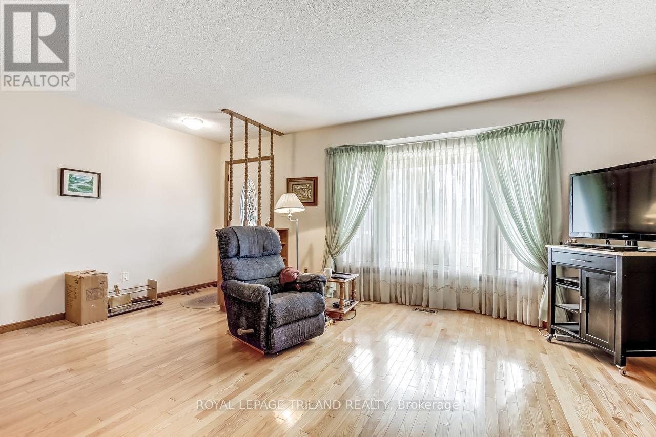 306 Highview Drive, St. Thomas, Ontario  N5R 5W9 - Photo 5 - X12565414