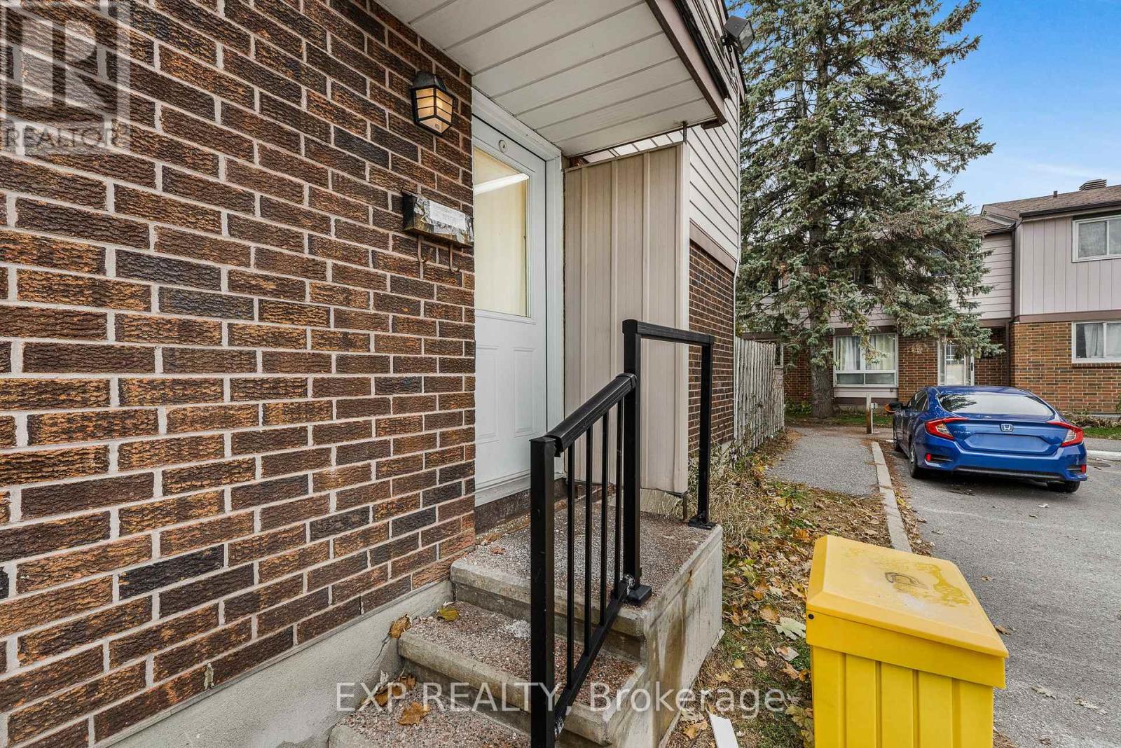 48 - 2276 Orient Park Drive, Ottawa, Ontario  K1B 4Z7 - Photo 2 - X12565440