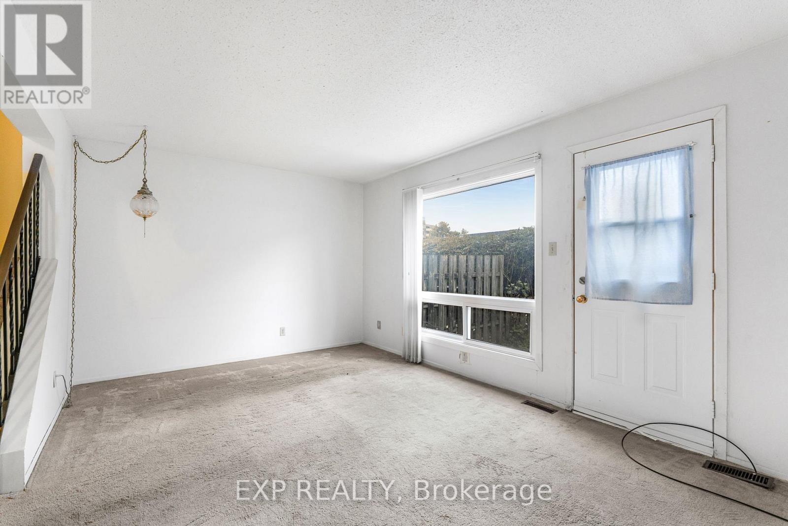 48 - 2276 Orient Park Drive, Ottawa, Ontario  K1B 4Z7 - Photo 8 - X12565440