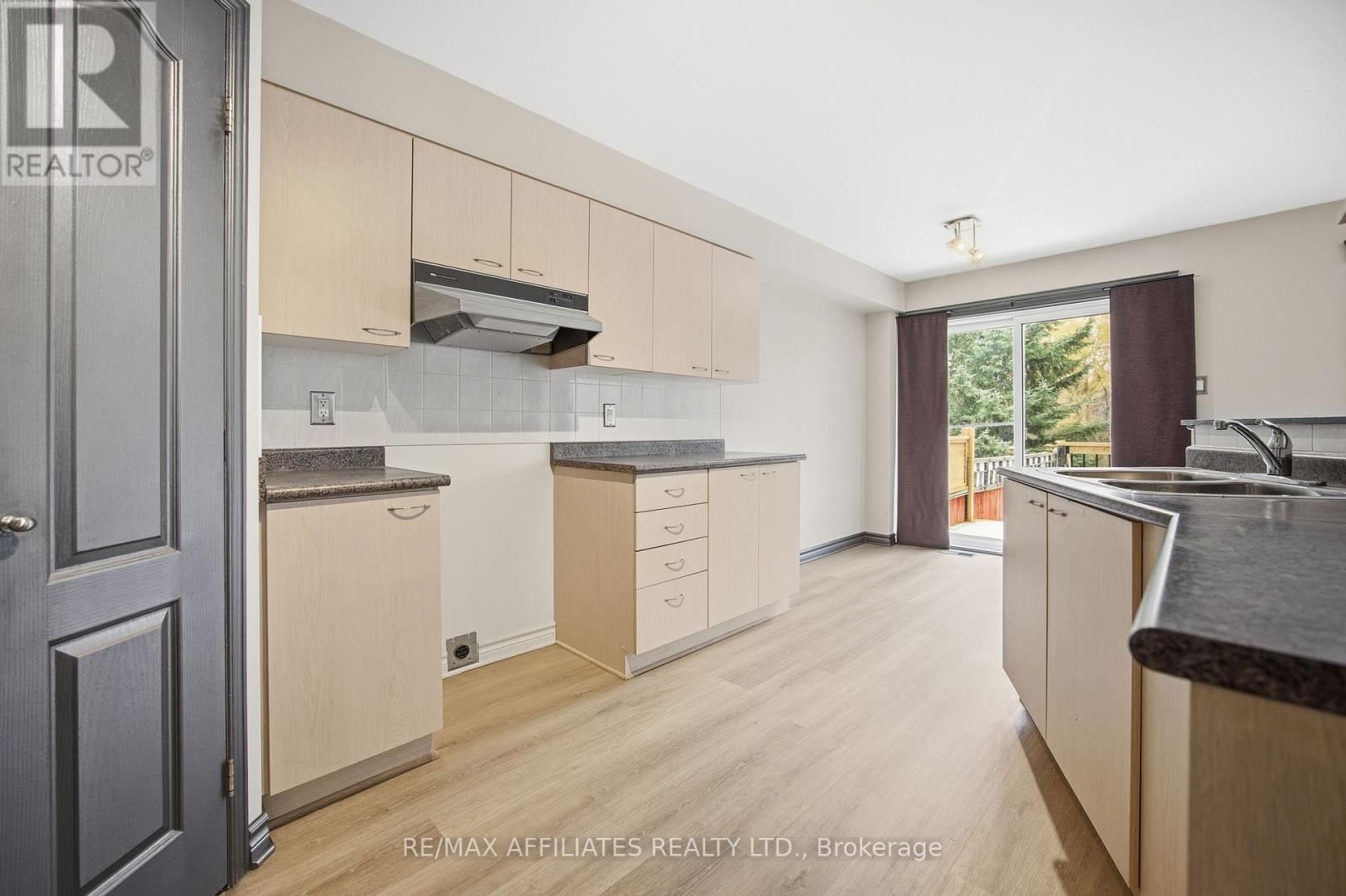 137 Hearst Way, Ottawa, Ontario  K2L 4G5 - Photo 10 - X12565454