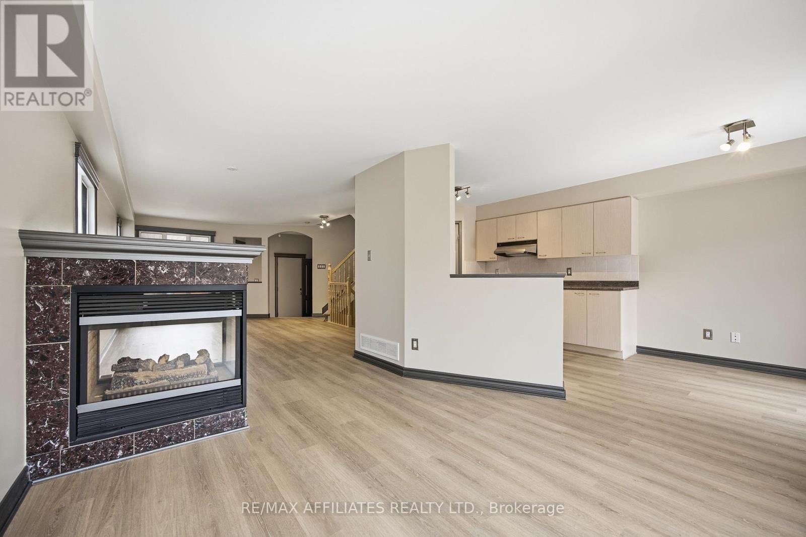 137 Hearst Way, Ottawa, Ontario  K2L 4G5 - Photo 14 - X12565454