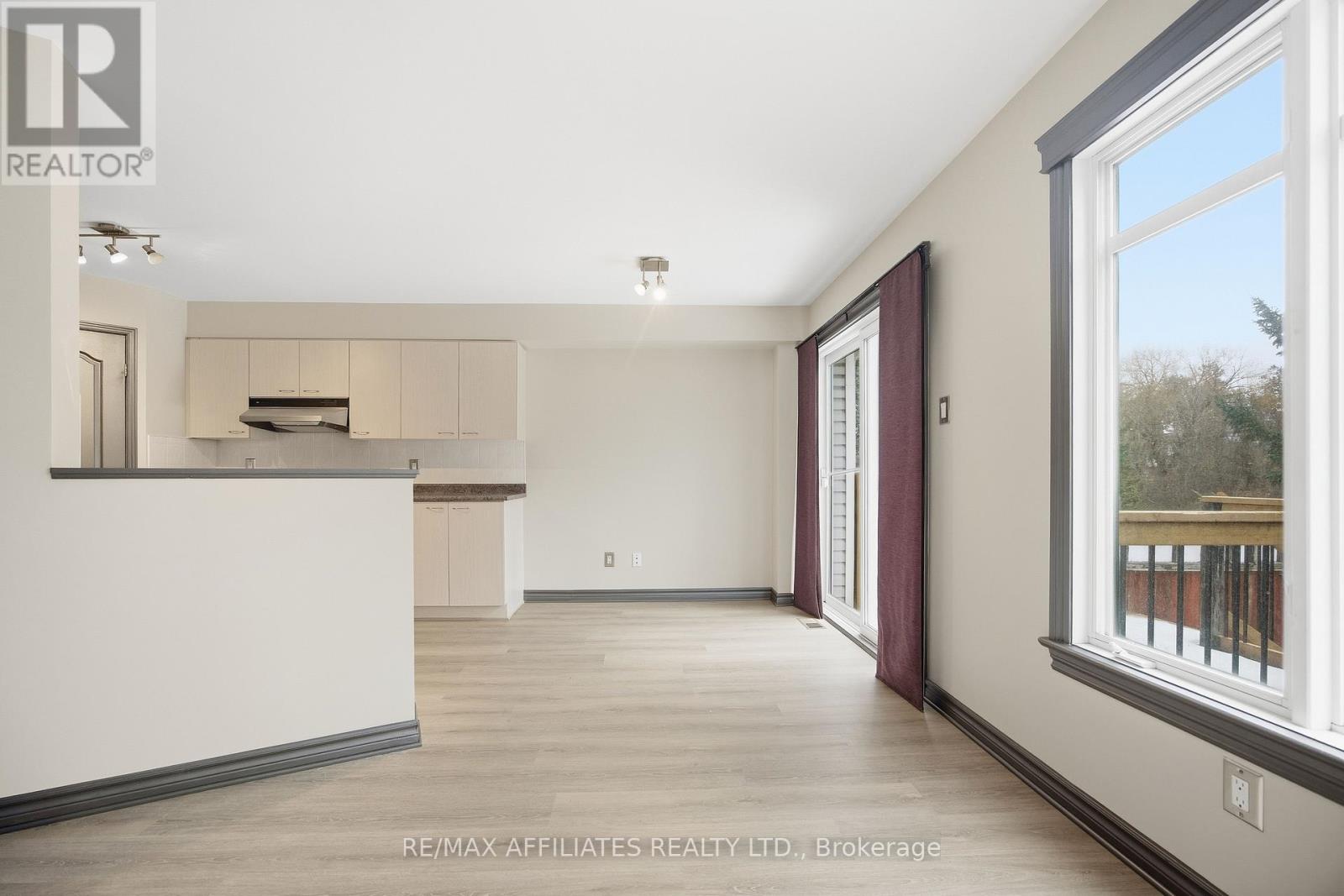 137 Hearst Way, Ottawa, Ontario  K2L 4G5 - Photo 15 - X12565454