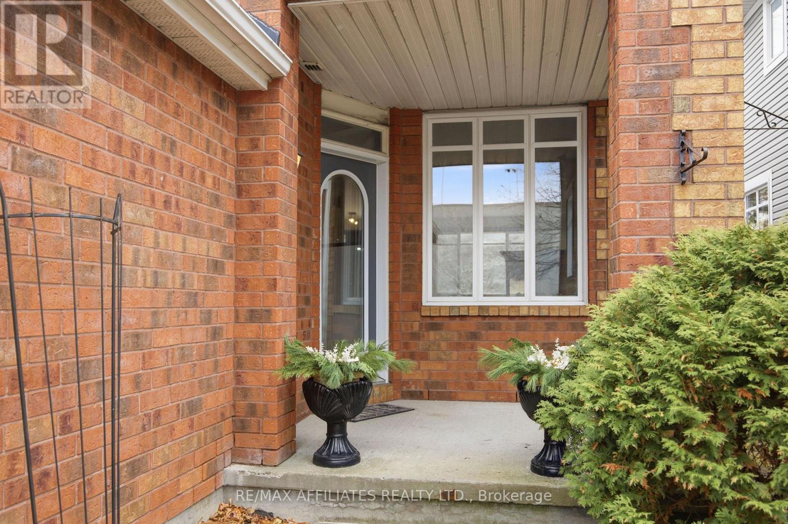 137 Hearst Way, Ottawa, Ontario  K2L 4G5 - Photo 2 - X12565454