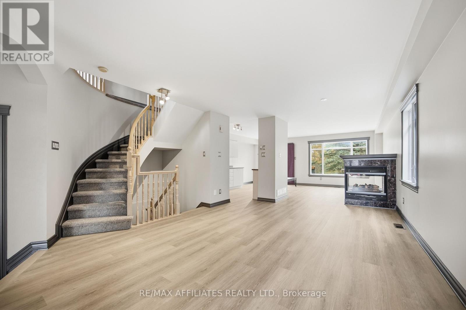 137 Hearst Way, Ottawa, Ontario  K2L 4G5 - Photo 6 - X12565454