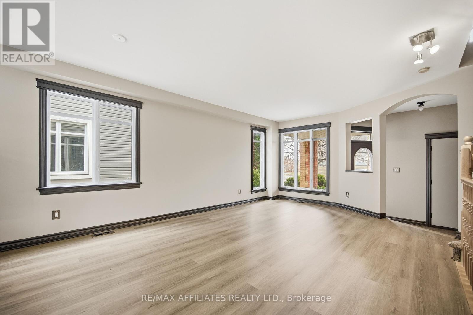 137 Hearst Way, Ottawa, Ontario  K2L 4G5 - Photo 7 - X12565454