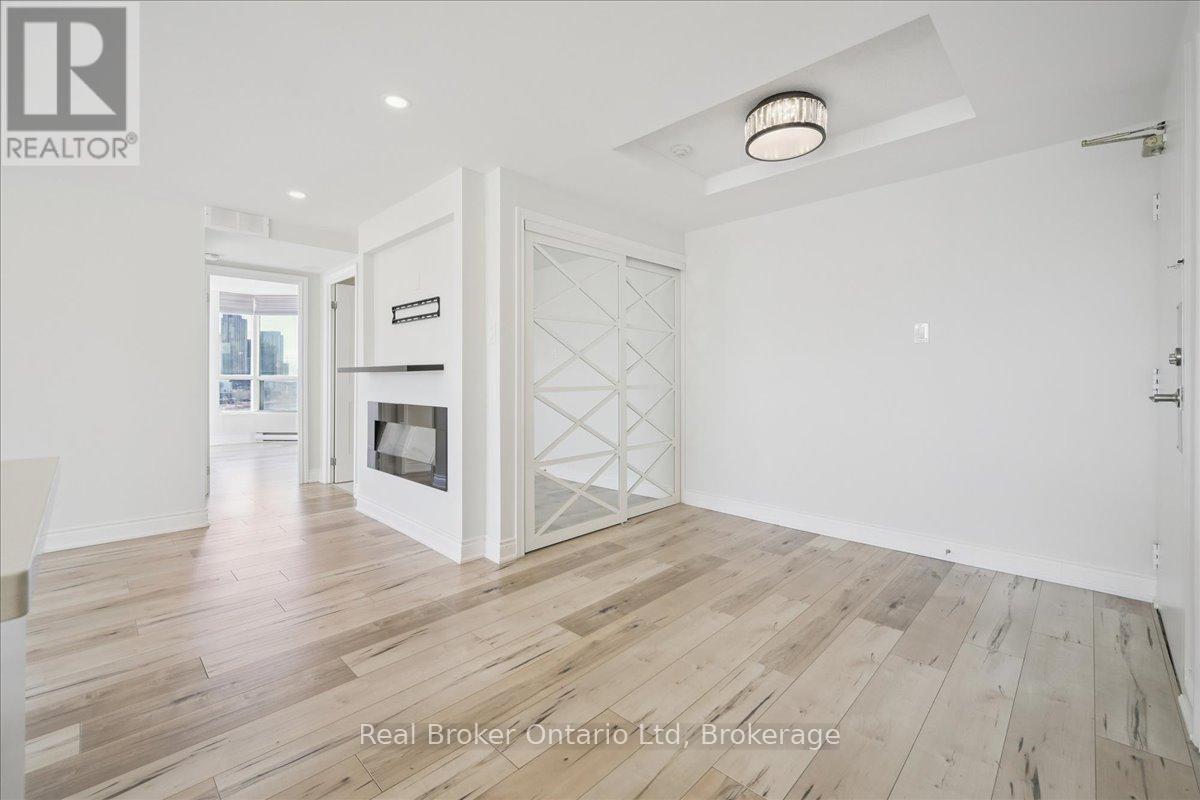 1004 - 4460 Tucana Court, Mississauga, Ontario L5R 3K9 - Photo 10 - W12565410