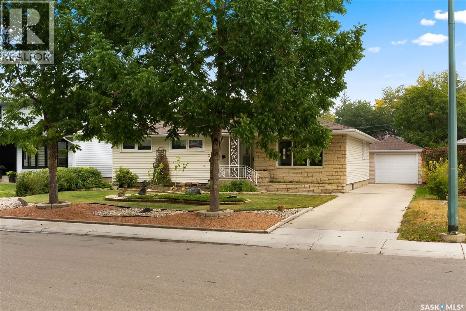 29 Procter Place, Regina, Saskatchewan  S4S 4E9 - Photo 2 - SK024455