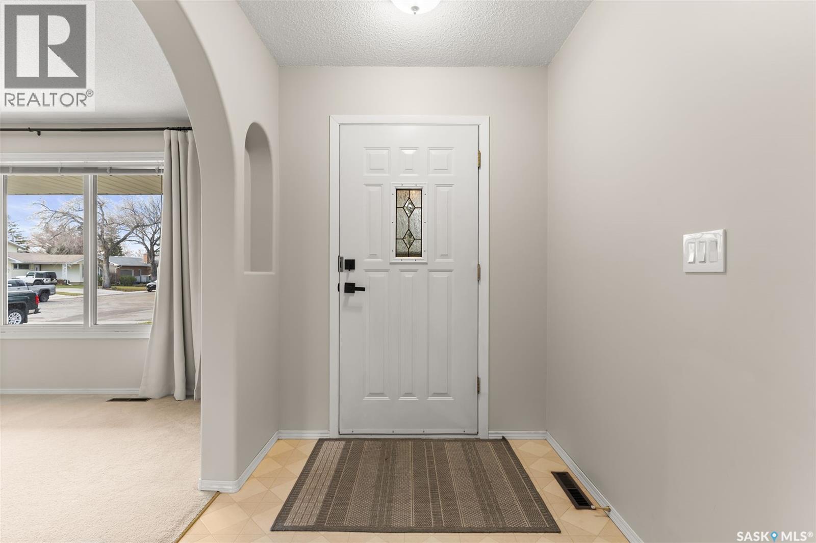 29 Procter Place, Regina, Saskatchewan  S4S 4E9 - Photo 3 - SK024455