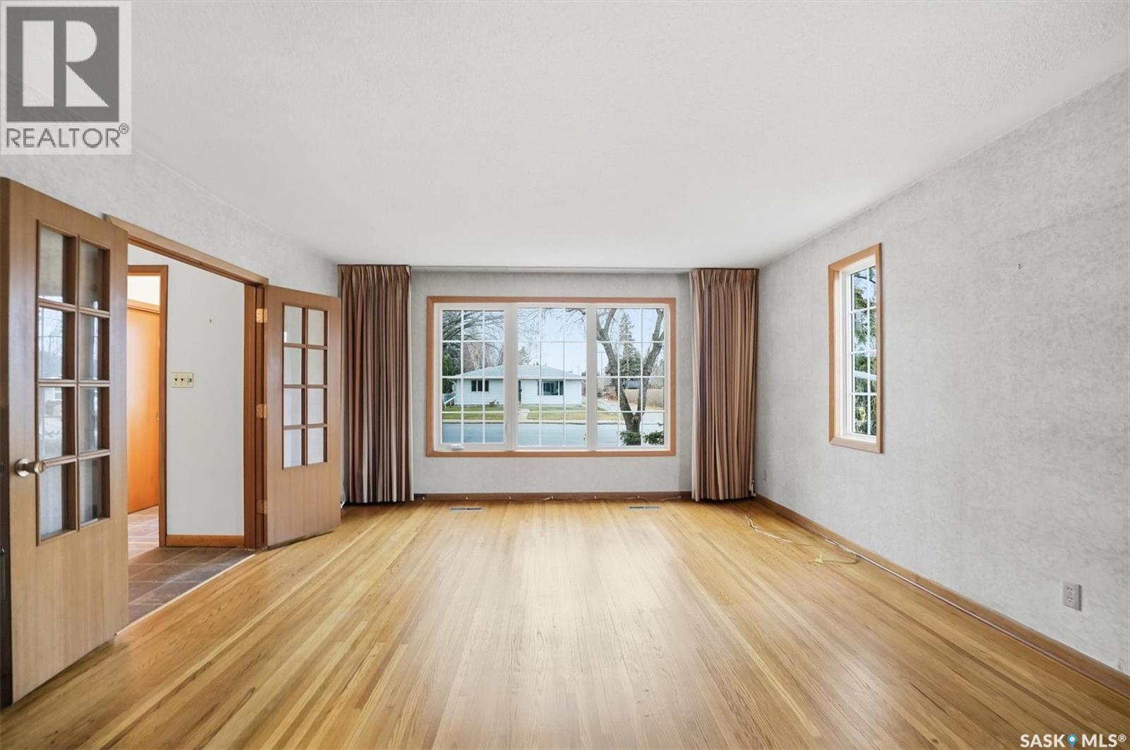 501 Bate Crescent, Saskatoon, Saskatchewan  S7H 3A6 - Photo 2 - SK024374