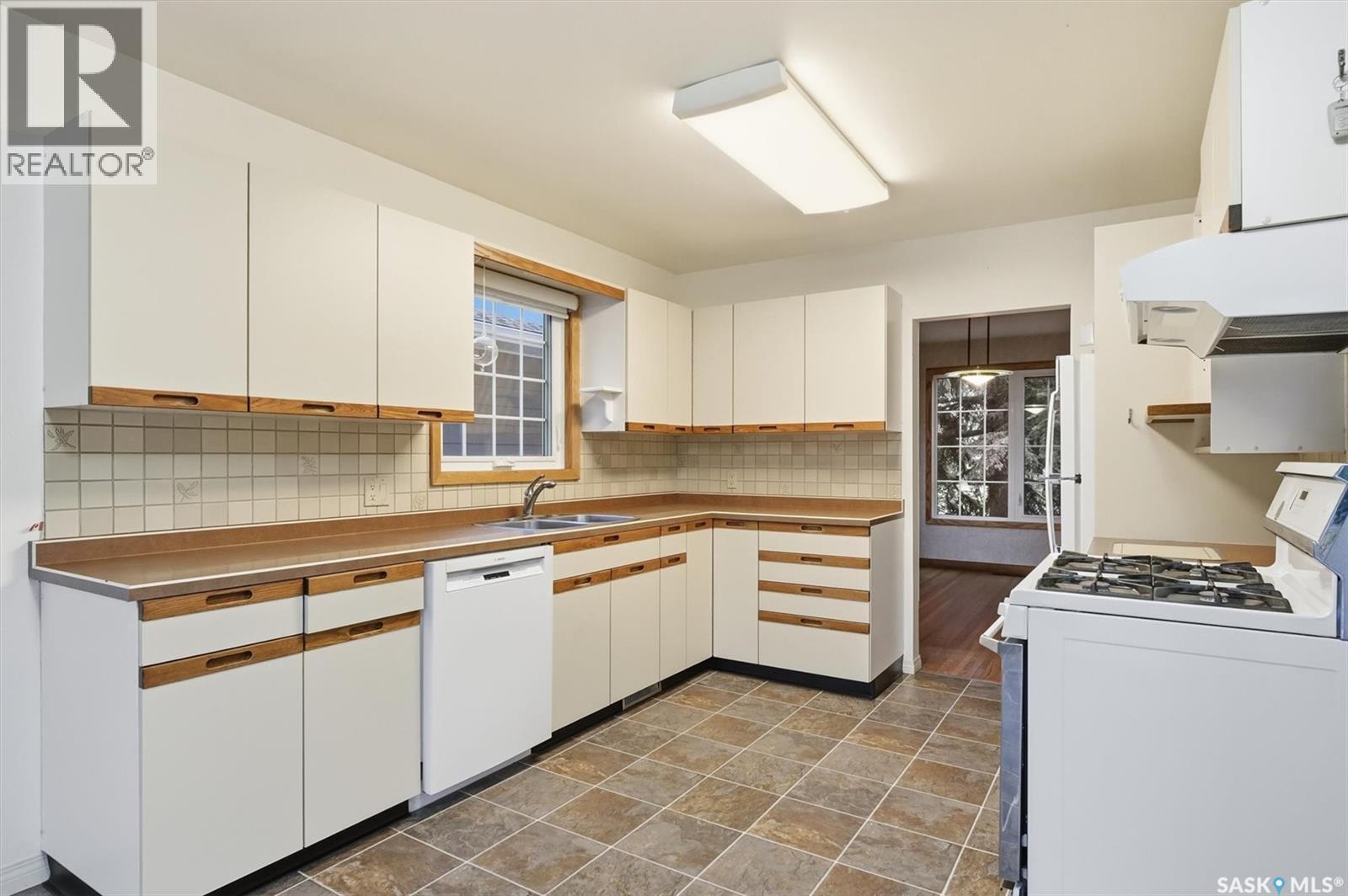 501 Bate Crescent, Saskatoon, Saskatchewan  S7H 3A6 - Photo 6 - SK024374