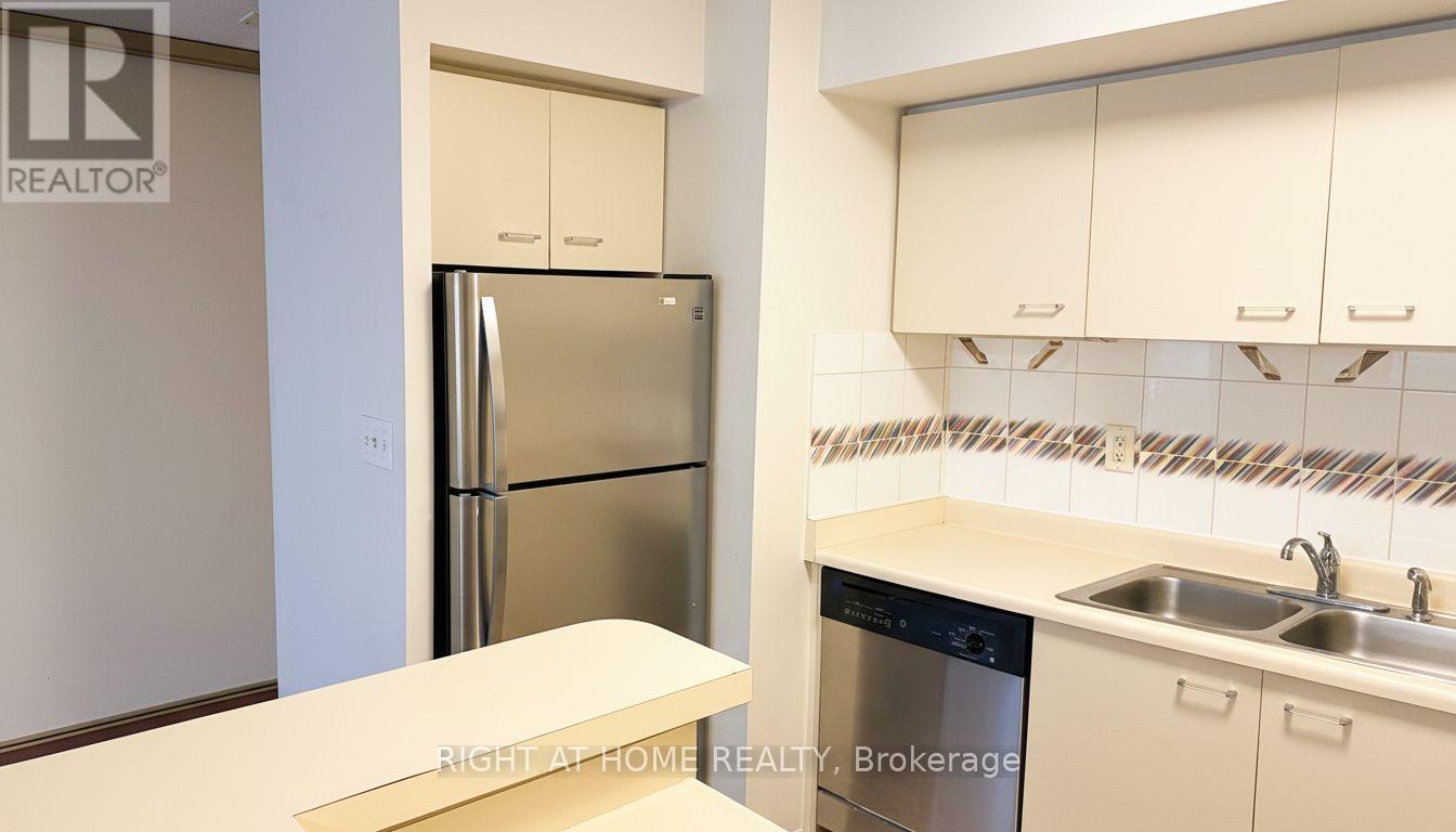 1101 - 25 The Esplanade, Toronto, Ontario  M5E 1W5 - Photo 8 - C12565470