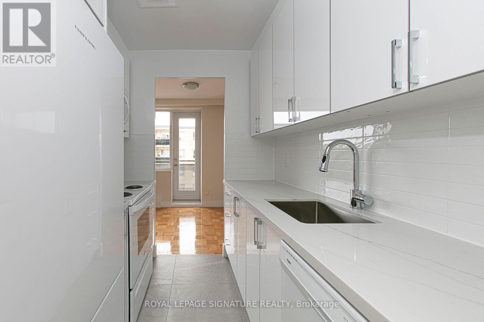 409 - 2 Grandstand Place, Toronto, Ontario  M4H 1E2 - Photo 3 - C12565490