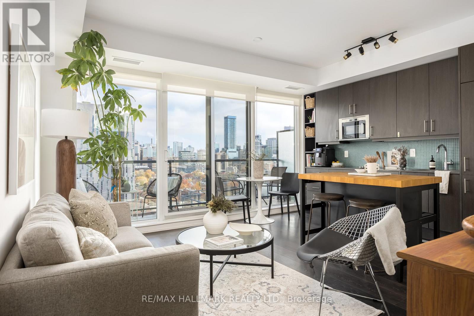 1702 - 297 COLLEGE STREET, Toronto, Ontario