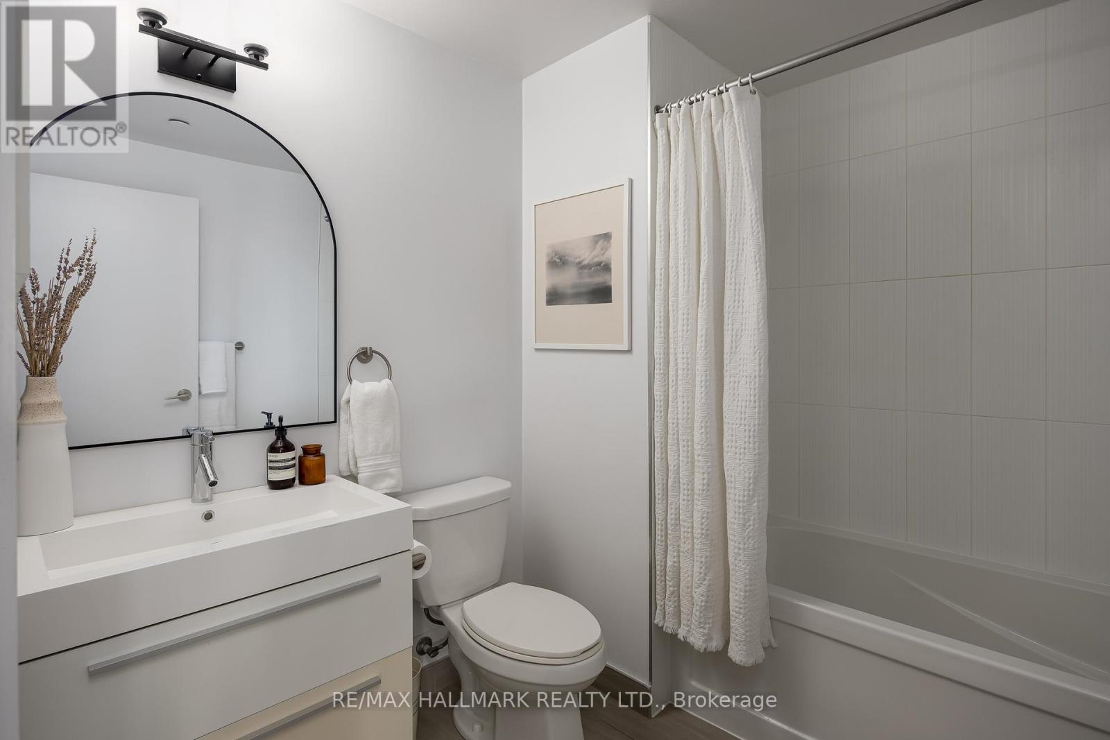 1702 - 297 College Street, Toronto, Ontario  M5T 1S2 - Photo 13 - C12565502