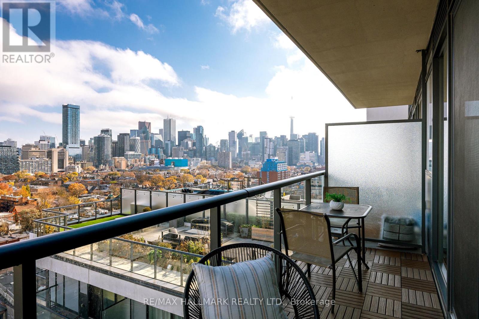 1702 - 297 College Street, Toronto, Ontario  M5T 1S2 - Photo 17 - C12565502