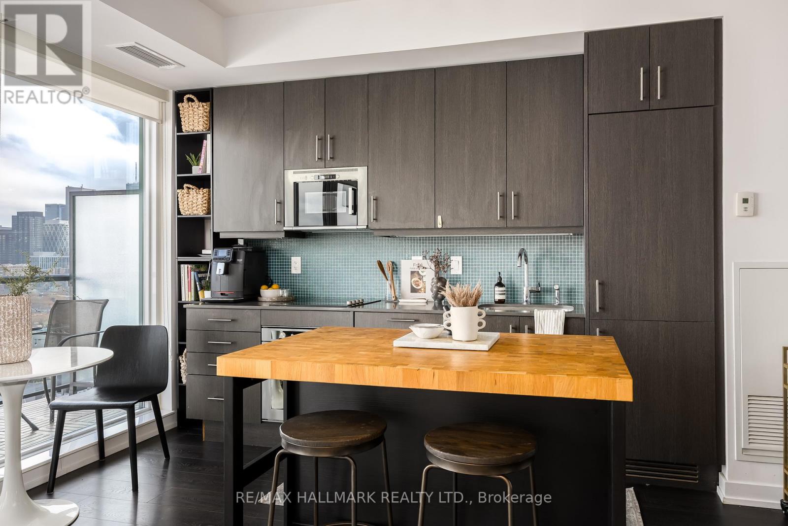 1702 - 297 College Street, Toronto, Ontario  M5T 1S2 - Photo 6 - C12565502