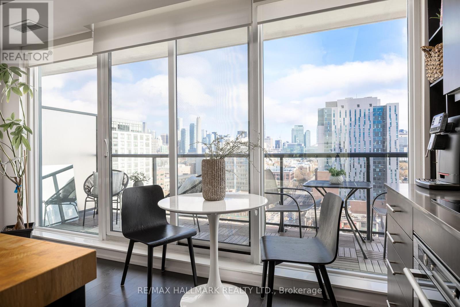 1702 - 297 College Street, Toronto, Ontario  M5T 1S2 - Photo 7 - C12565502