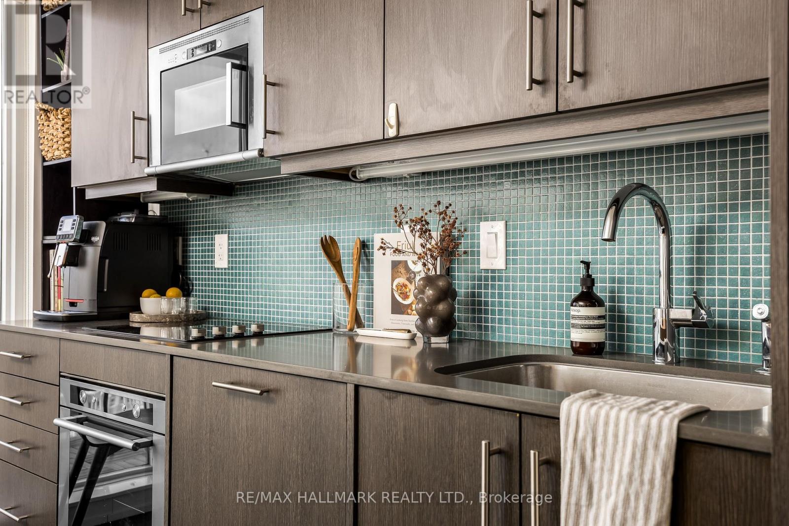 1702 - 297 College Street, Toronto, Ontario  M5T 1S2 - Photo 8 - C12565502