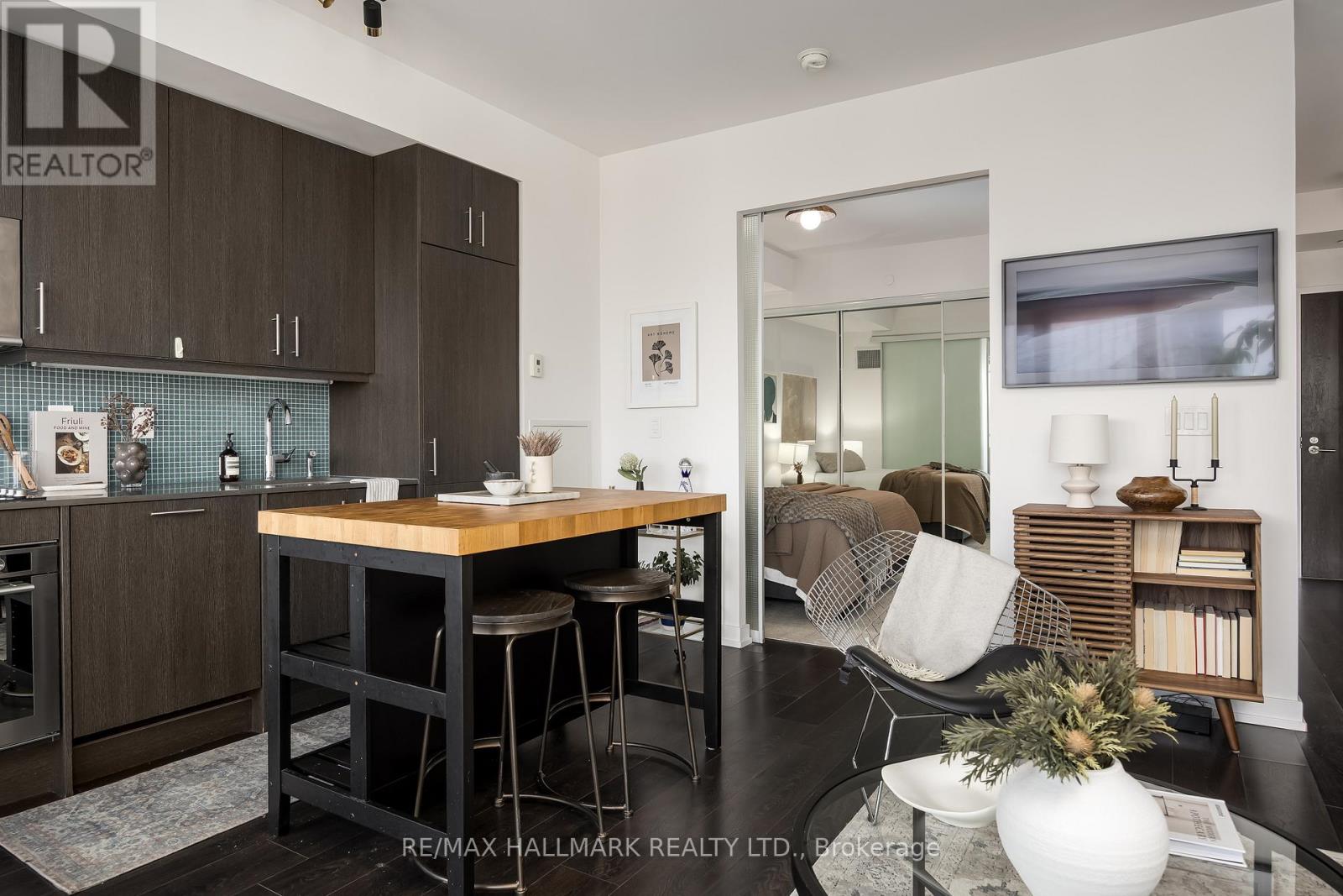 1702 - 297 College Street, Toronto, Ontario  M5T 1S2 - Photo 9 - C12565502