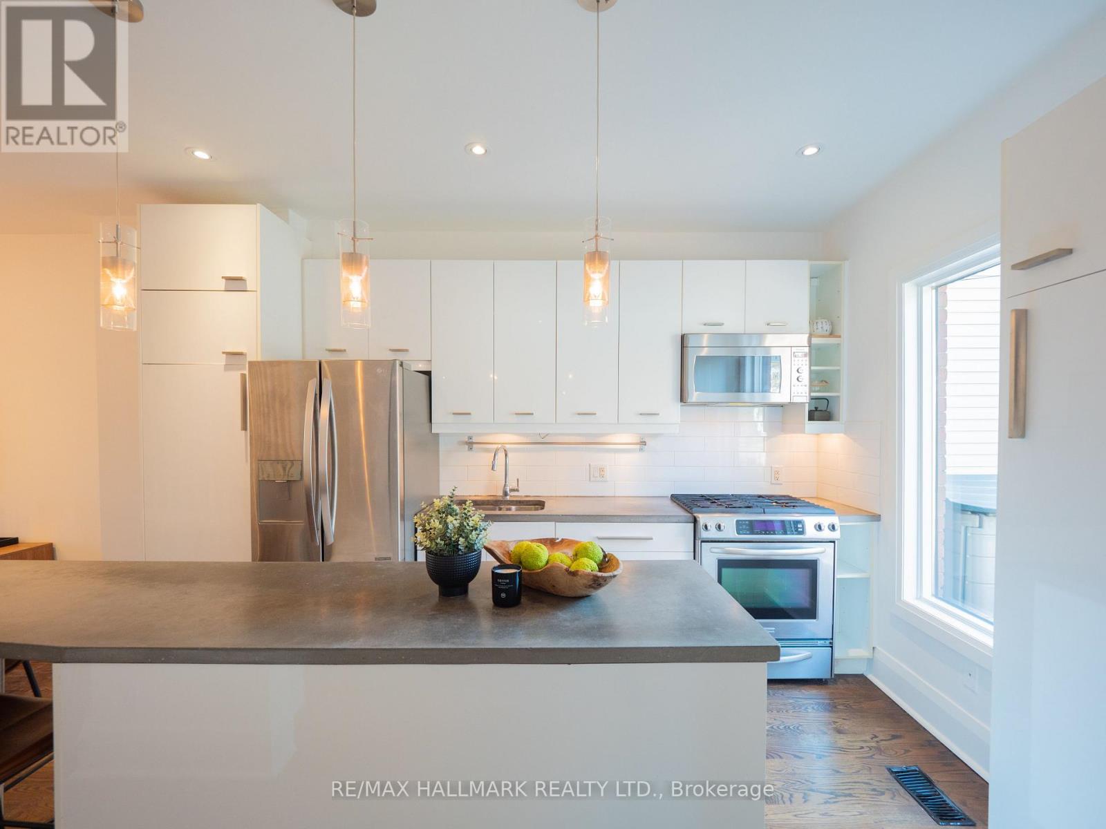 559 Logan Avenue, Toronto, Ontario  M4K 3B6 - Photo 13 - E12565408