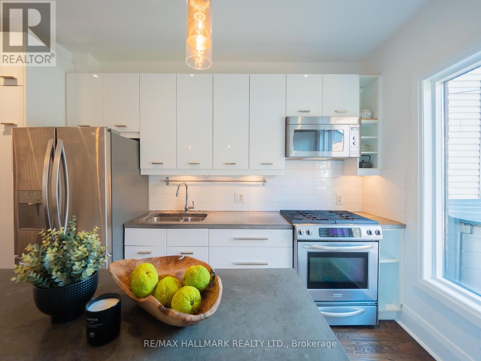 559 Logan Avenue, Toronto, Ontario  M4K 3B6 - Photo 14 - E12565408