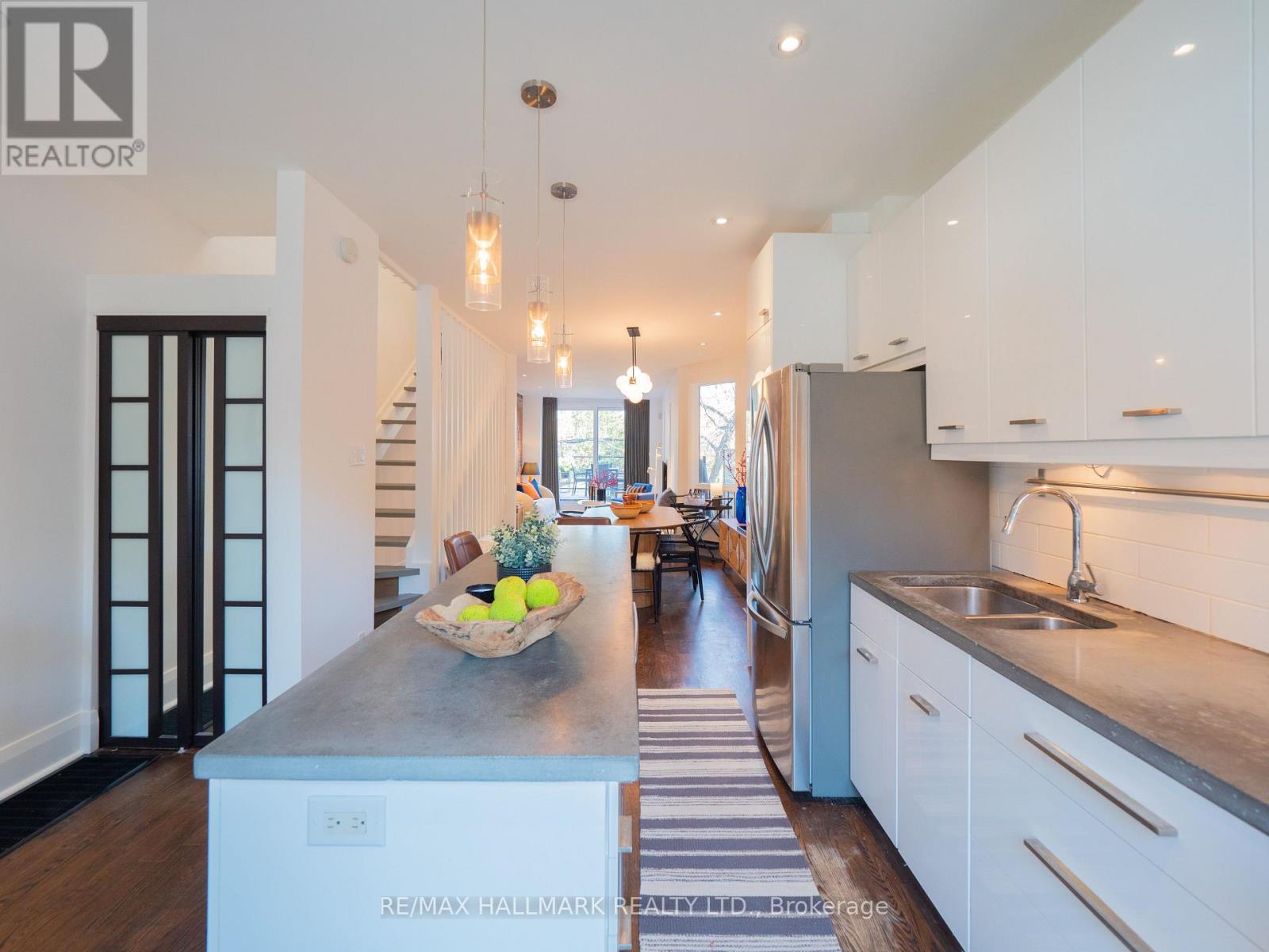 559 Logan Avenue, Toronto, Ontario  M4K 3B6 - Photo 15 - E12565408