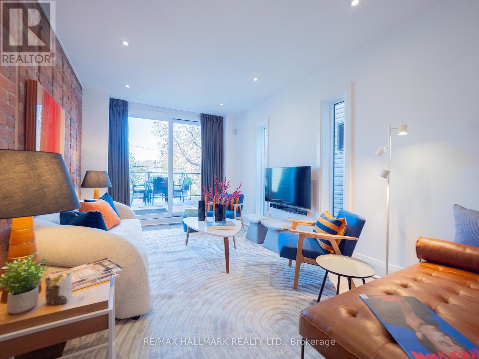 559 Logan Avenue, Toronto, Ontario  M4K 3B6 - Photo 2 - E12565408