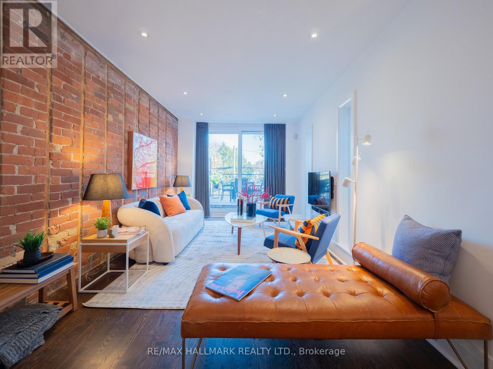 559 Logan Avenue, Toronto, Ontario  M4K 3B6 - Photo 3 - E12565408