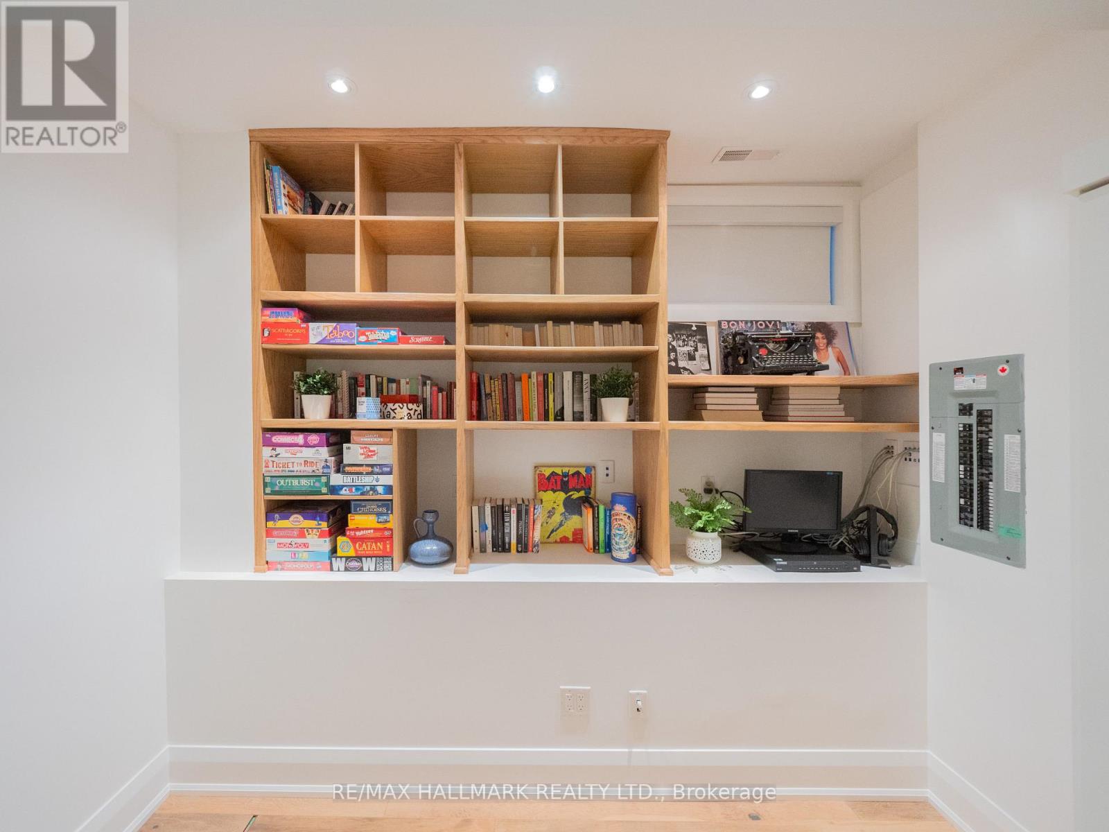 559 Logan Avenue, Toronto, Ontario  M4K 3B6 - Photo 33 - E12565408