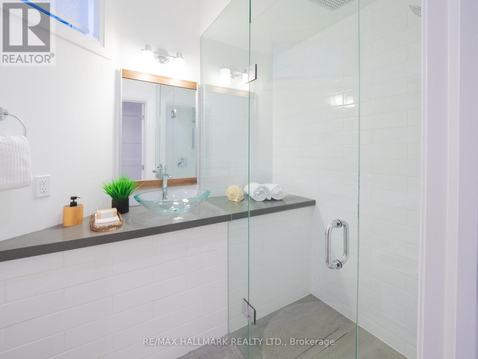 559 Logan Avenue, Toronto, Ontario  M4K 3B6 - Photo 36 - E12565408