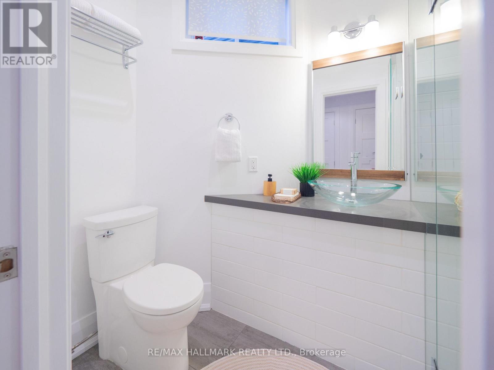 559 Logan Avenue, Toronto, Ontario  M4K 3B6 - Photo 37 - E12565408