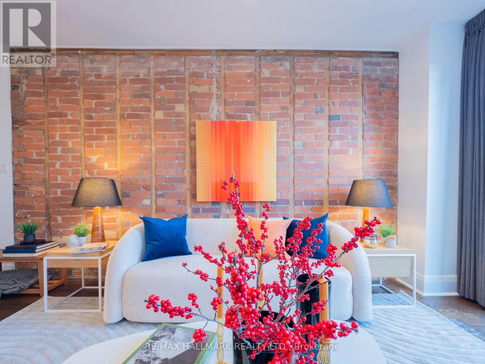 559 Logan Avenue, Toronto, Ontario  M4K 3B6 - Photo 5 - E12565408