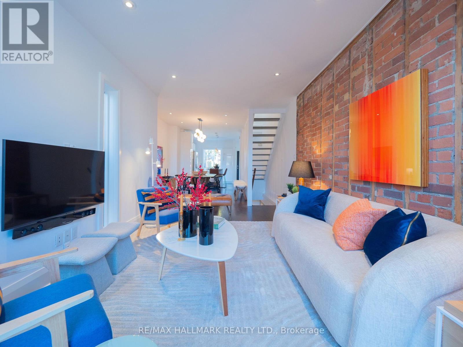 559 Logan Avenue, Toronto, Ontario  M4K 3B6 - Photo 6 - E12565408