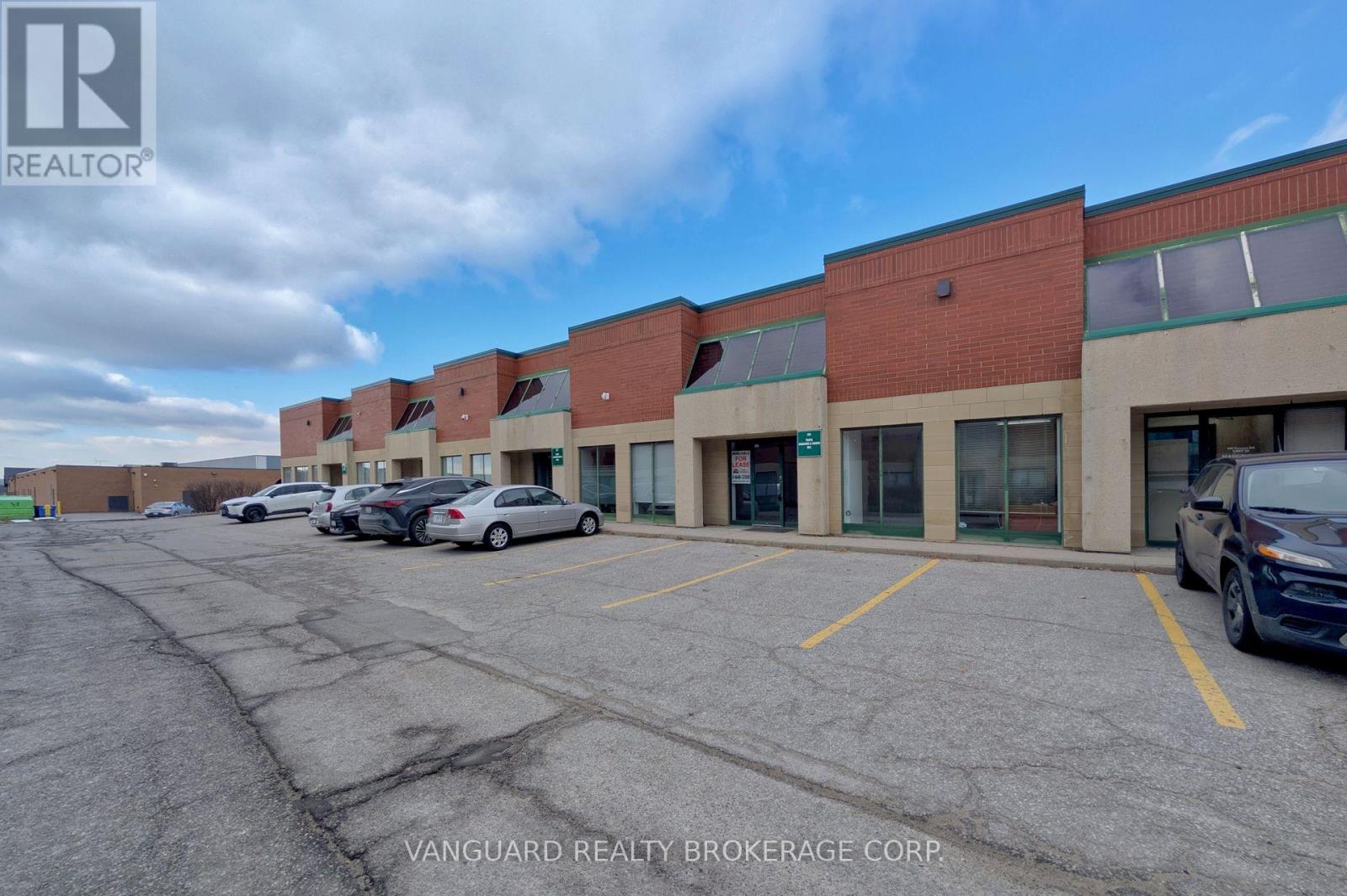 26 - 180 Trowers Road, Vaughan, Ontario  L4L 8A6 - Photo 6 - N12231821